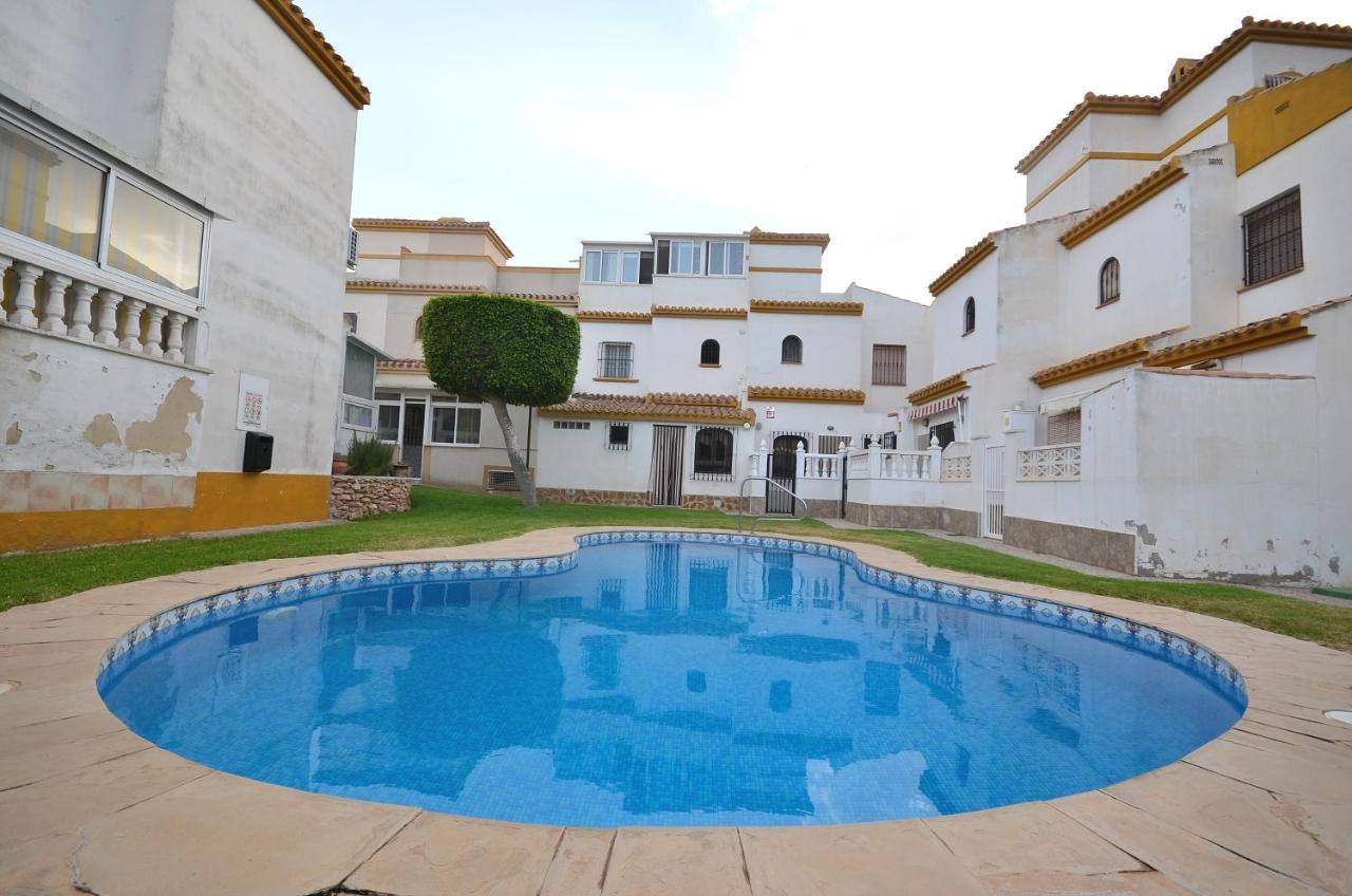 Villa Agradable Adosado Con Piscina, Duchas Hidromasaje Torrevieja Esterno foto