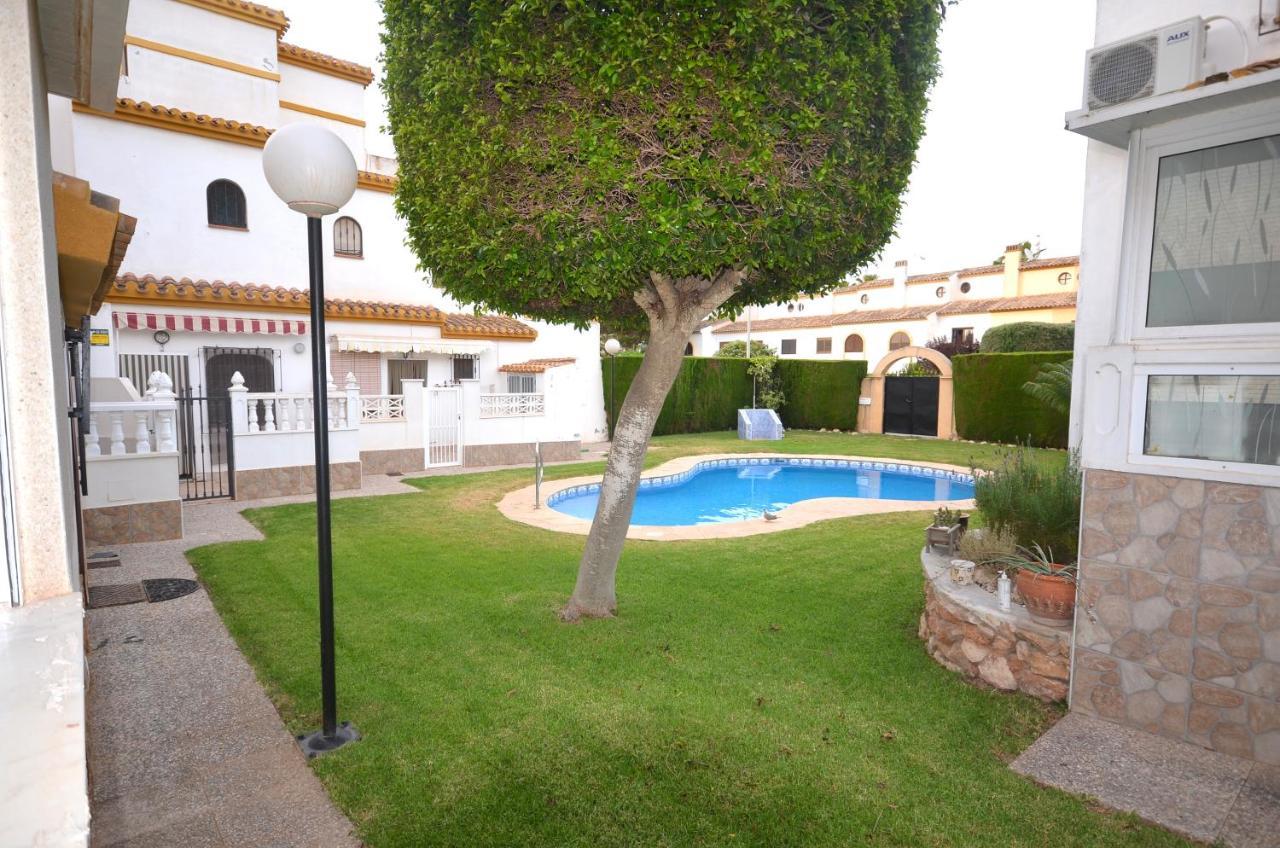 Villa Agradable Adosado Con Piscina, Duchas Hidromasaje Torrevieja Esterno foto