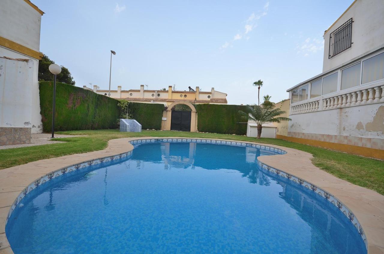 Villa Agradable Adosado Con Piscina, Duchas Hidromasaje Torrevieja Esterno foto